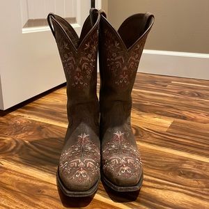 Ariat size 9 women’s cowgirl boots